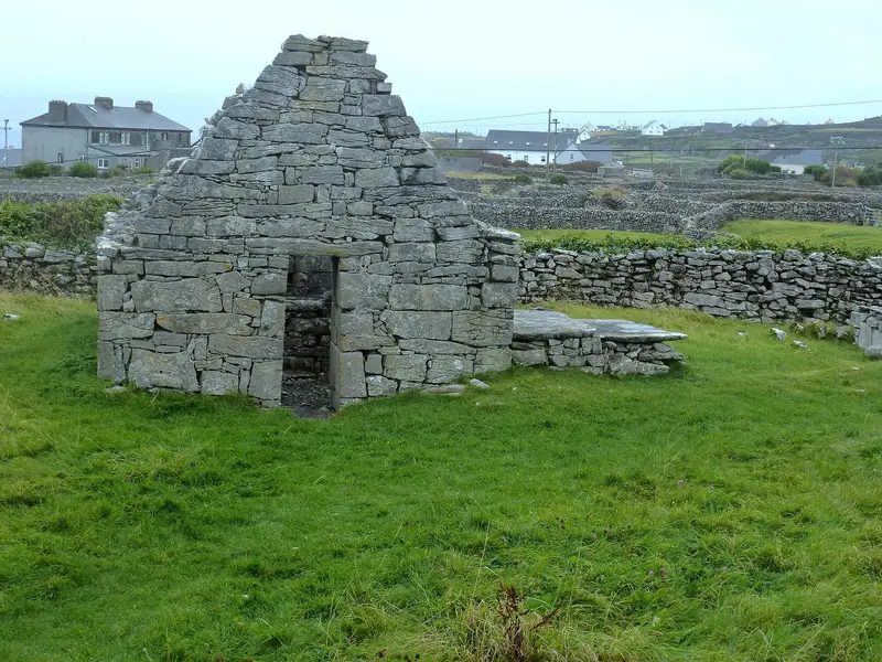 Cill Ghobnait, a small stone church ruin on Inis Oírr